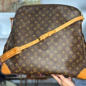 AUTHENTIC LOUIS VUITTON OVERSIZED HOBO BAG - Great for travel!
